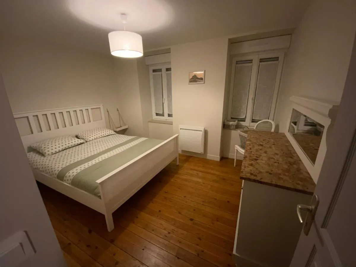 Holiday home Agreable Maison De Ville En Baie Du Mont St Michel Pontorson France
