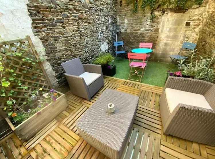 Holiday home Agreable Maison De Ville En Baie Du Mont St Michel Pontorson